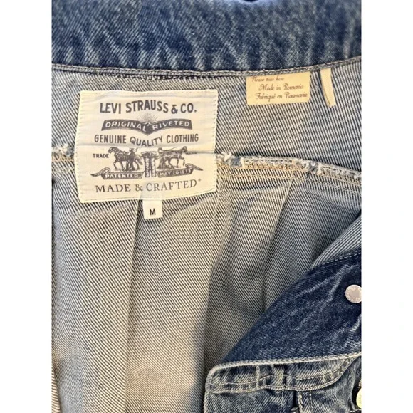 Rare Levi's Denim Jacket Women's Medium Back Pleat Detail Medium Wash